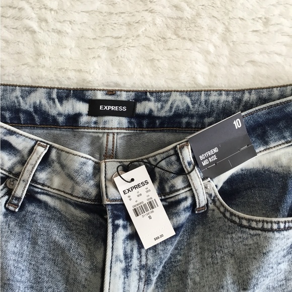 Express Mid Rise Medium Wash Ripped Boyfriend Jeans NWT size 10 - Picture 4 of 8
